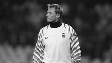 Futbol camiası Alex Manninger için yasta